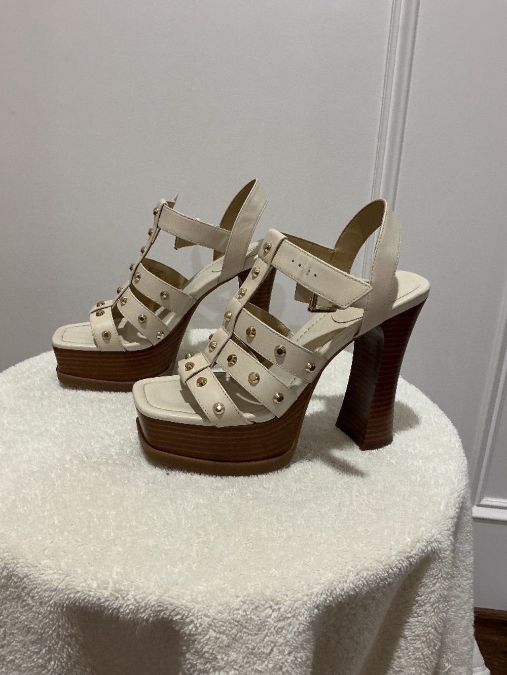 MICHAEL Michael Kors Women's Jagger Studded Platform Sandal Heels Cream 7M